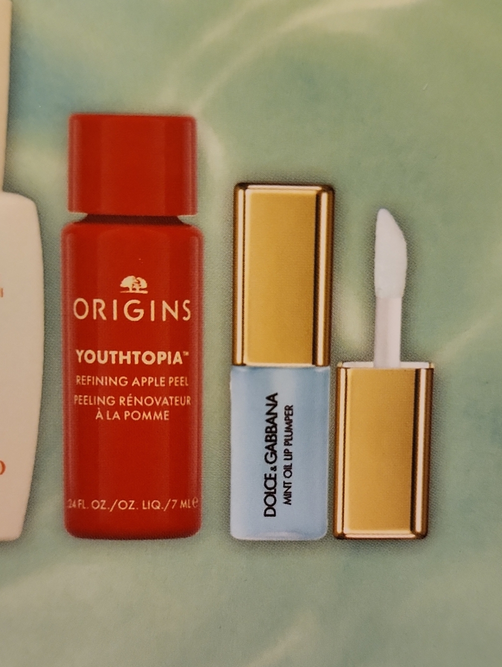 Macy’s The Glow On The Go Beauty Set - Picture 4 of 7